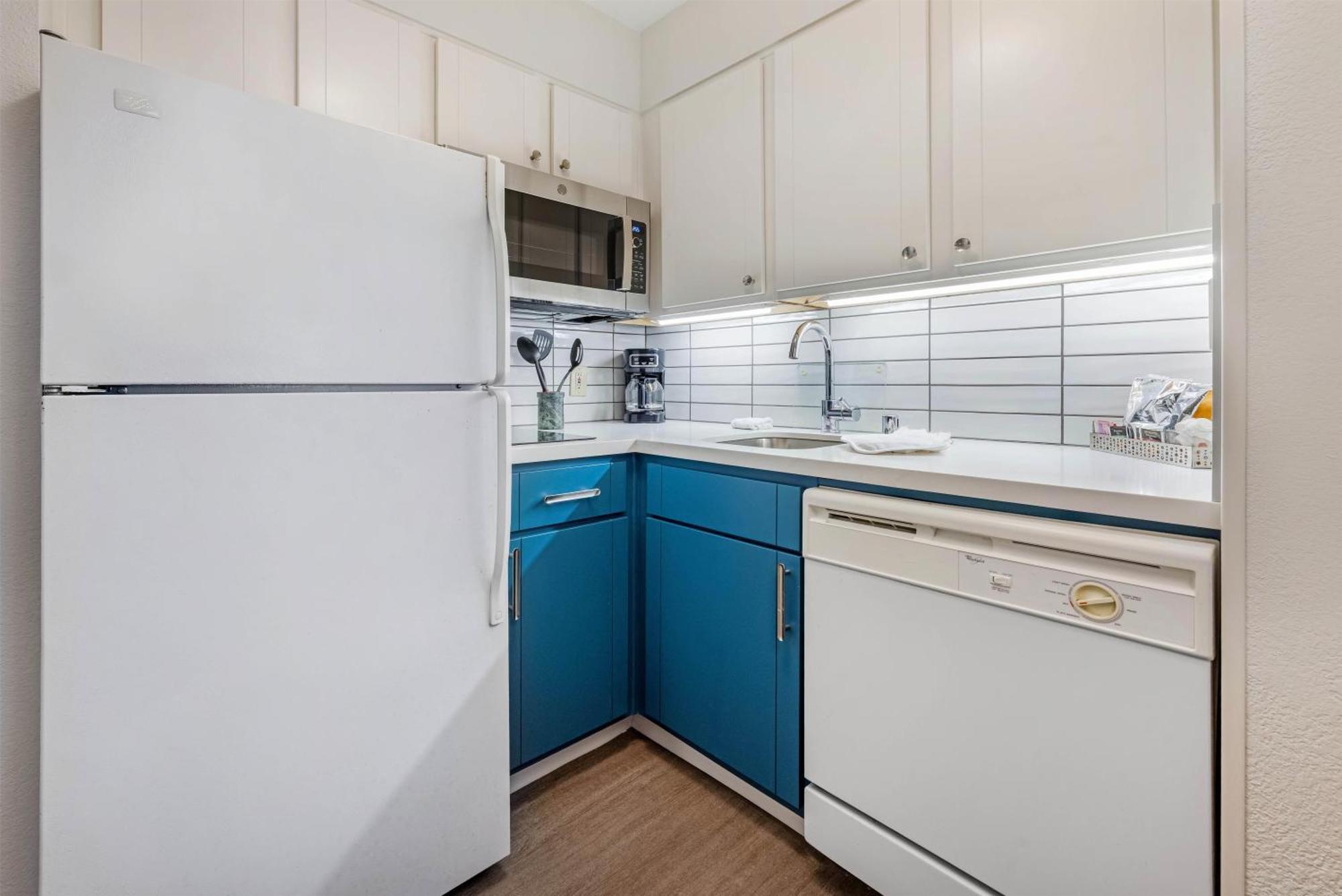 Queen Studio Suite with Bathtub - Mobility Accessible