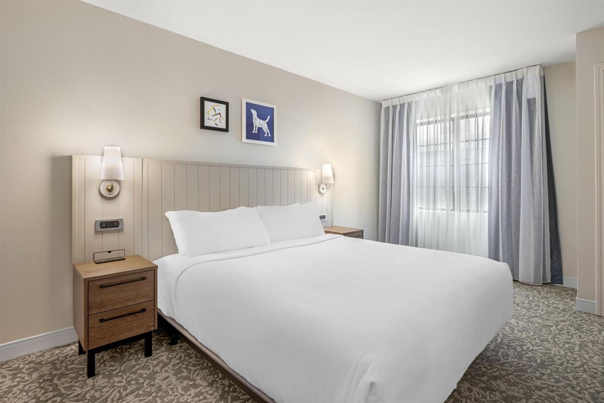 Two-Bedroom Suite with King and Queen Beds