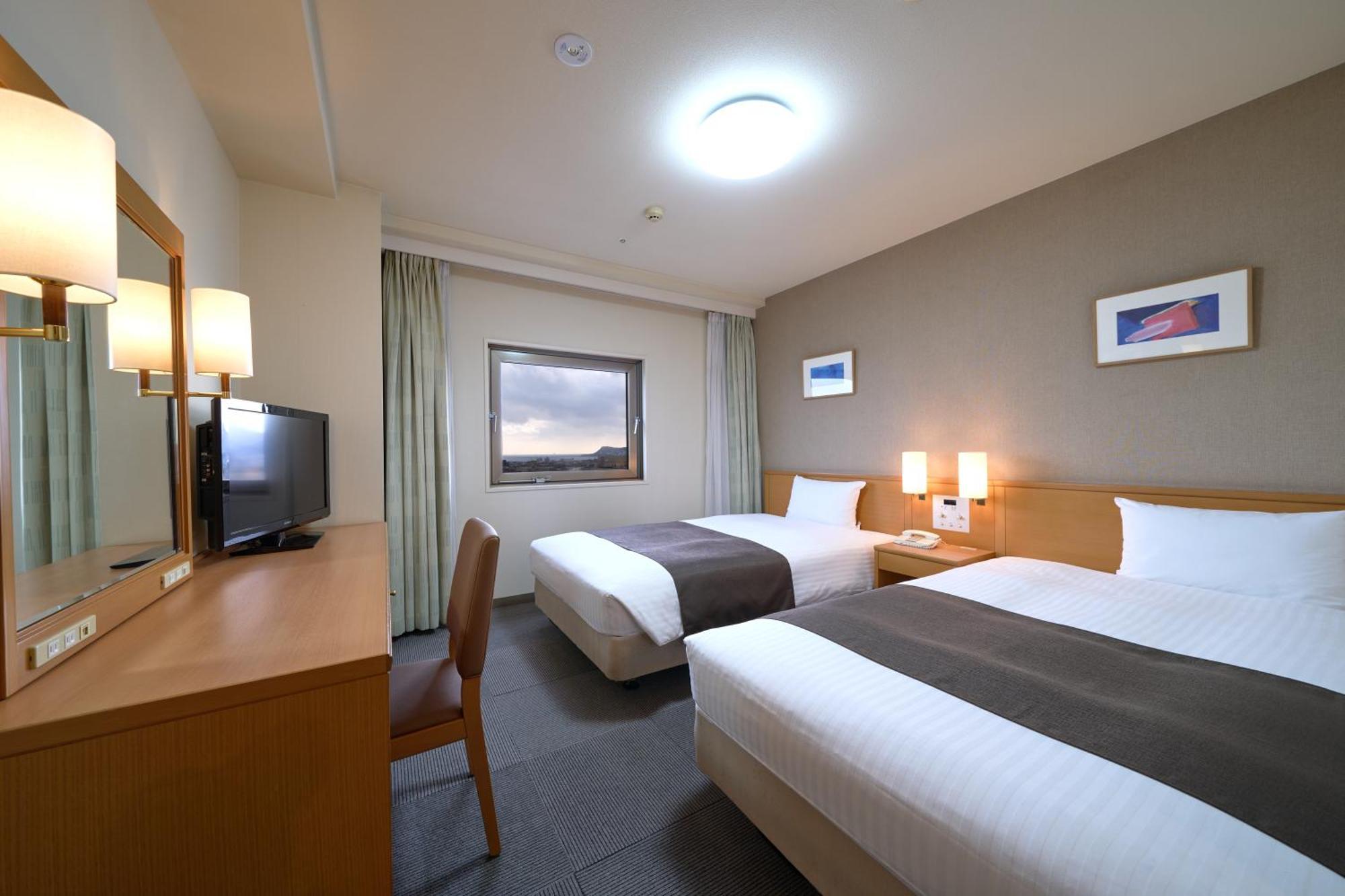 Twin Room 3Adult 2Single Beds Non-Smoking
