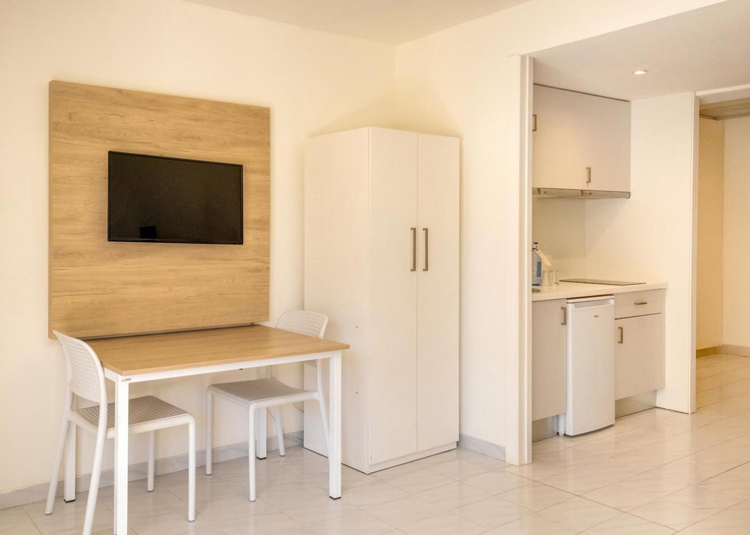 One-Bedroom Family Apartment