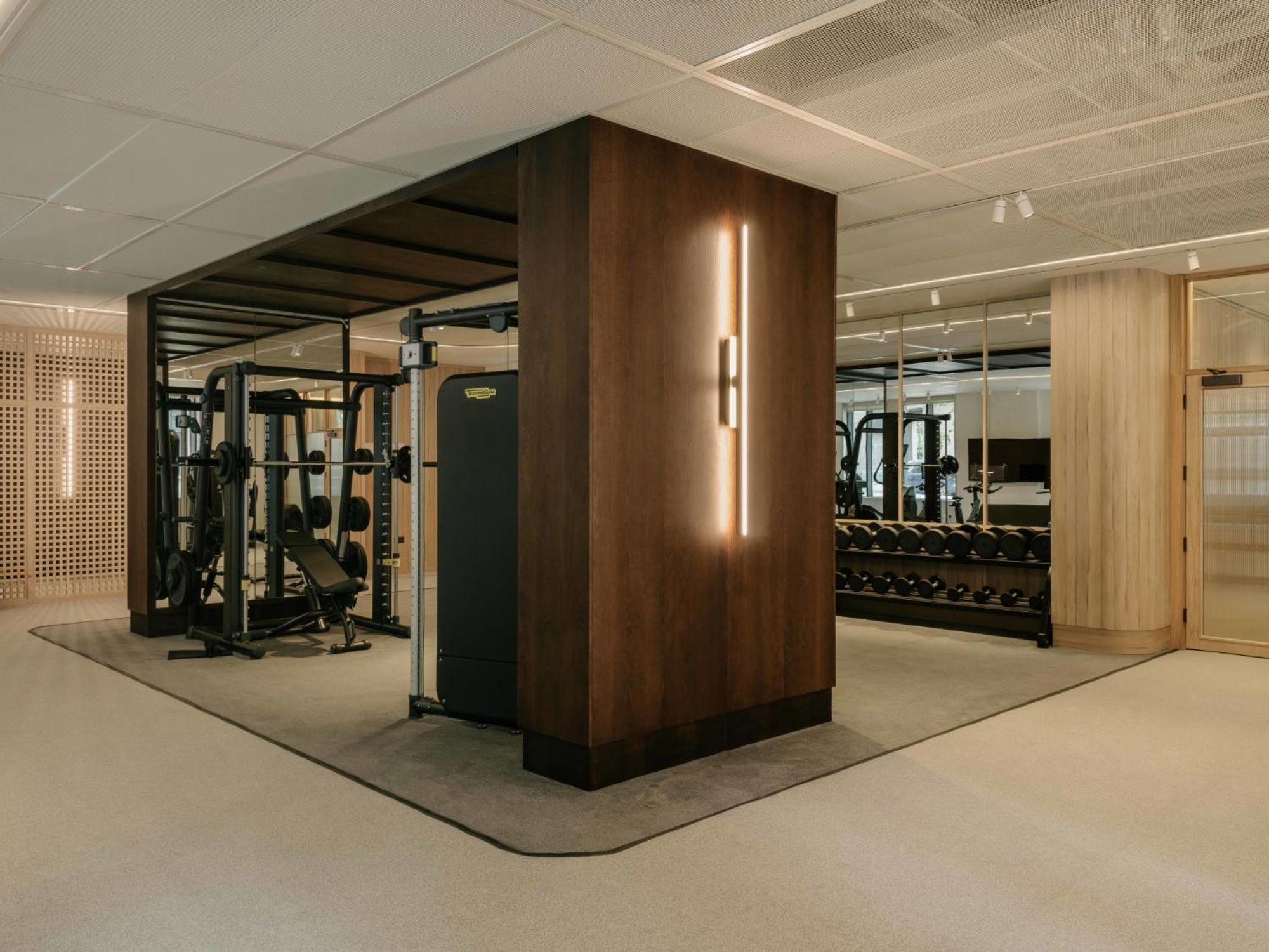 Deluxe Studio