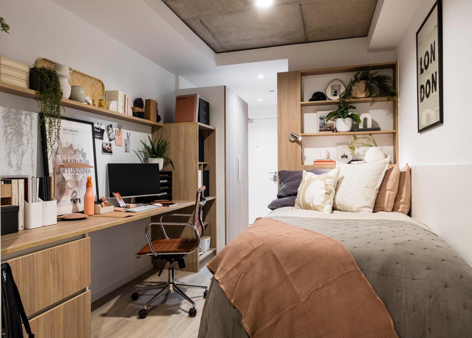 Deluxe Studio