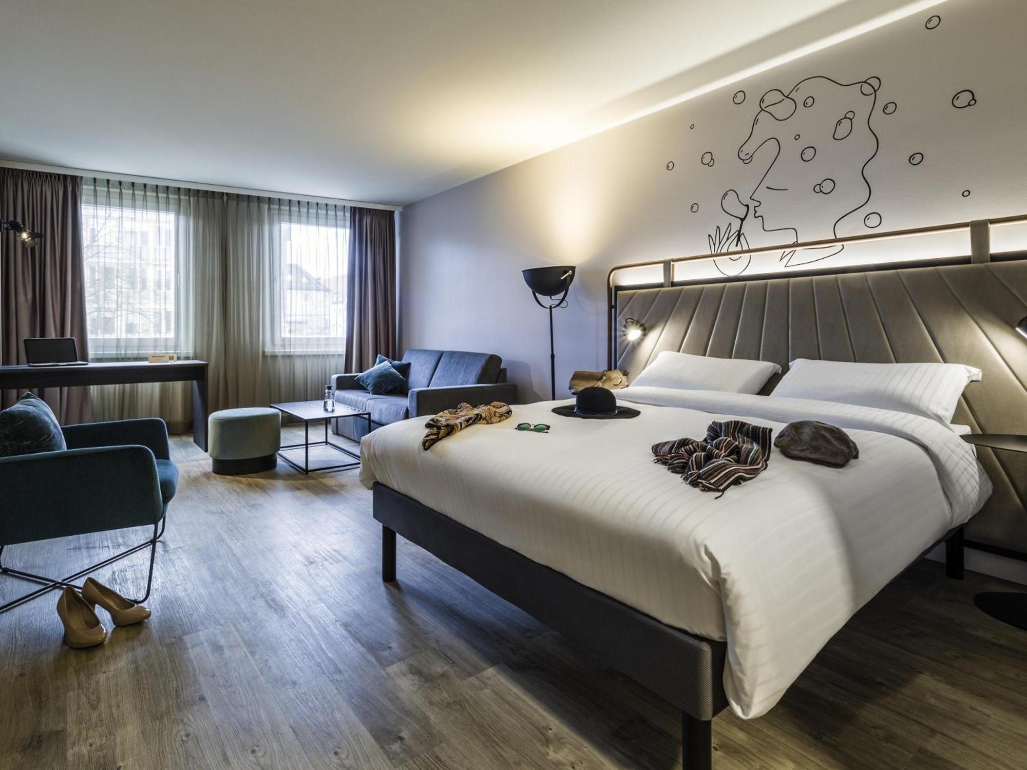 Family room 1 Sweet Bed 160x200 by ibis Styles sofa bed