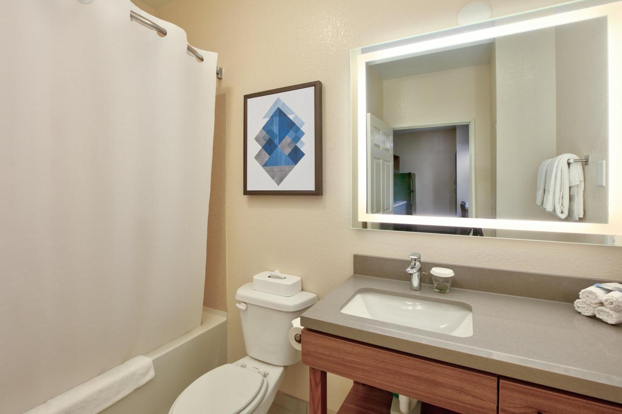One Queen Bed Balcony Studio Suite - Non-Smoking