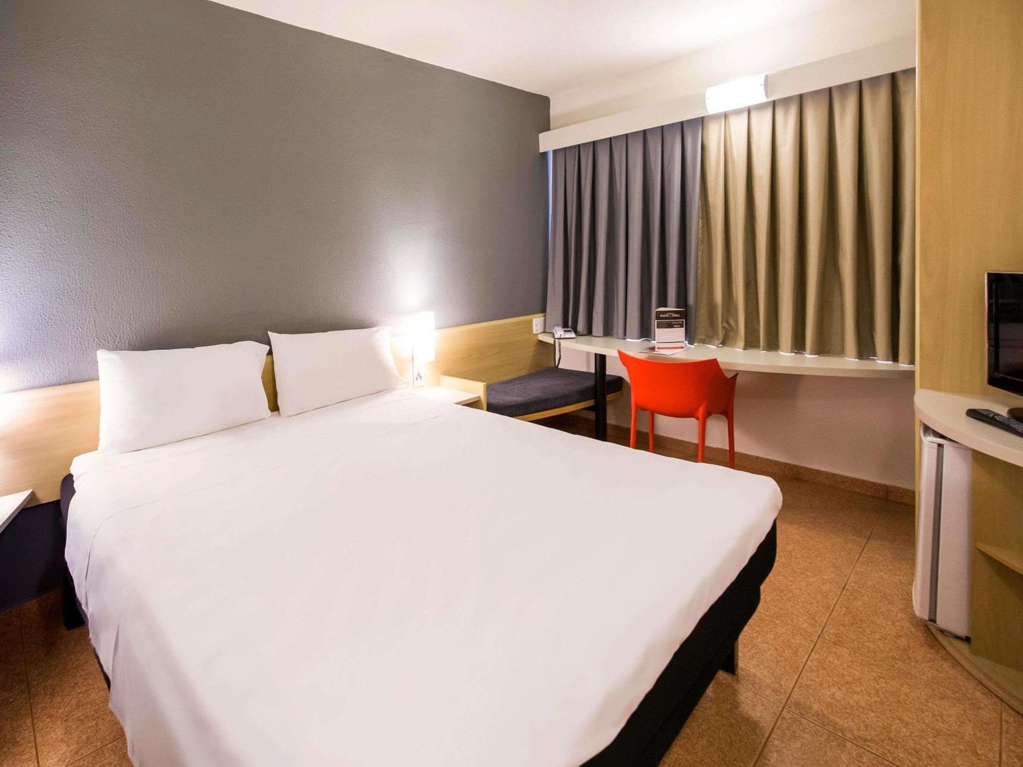 Quarto Standard Adaptado com Cama de Casal