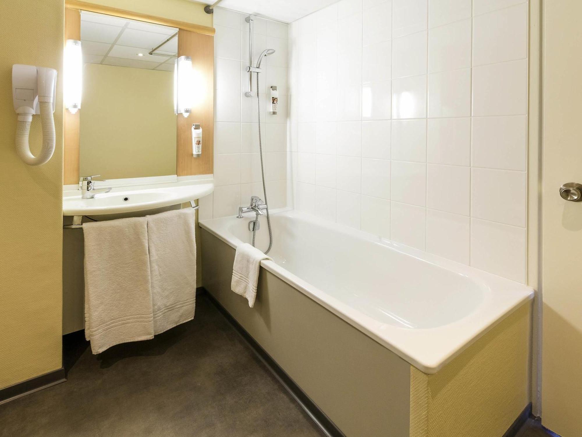 Standard Room Double Bed Twin Beds