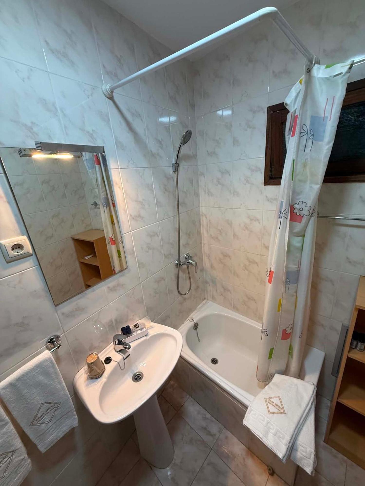 Double Room Private Bathroom