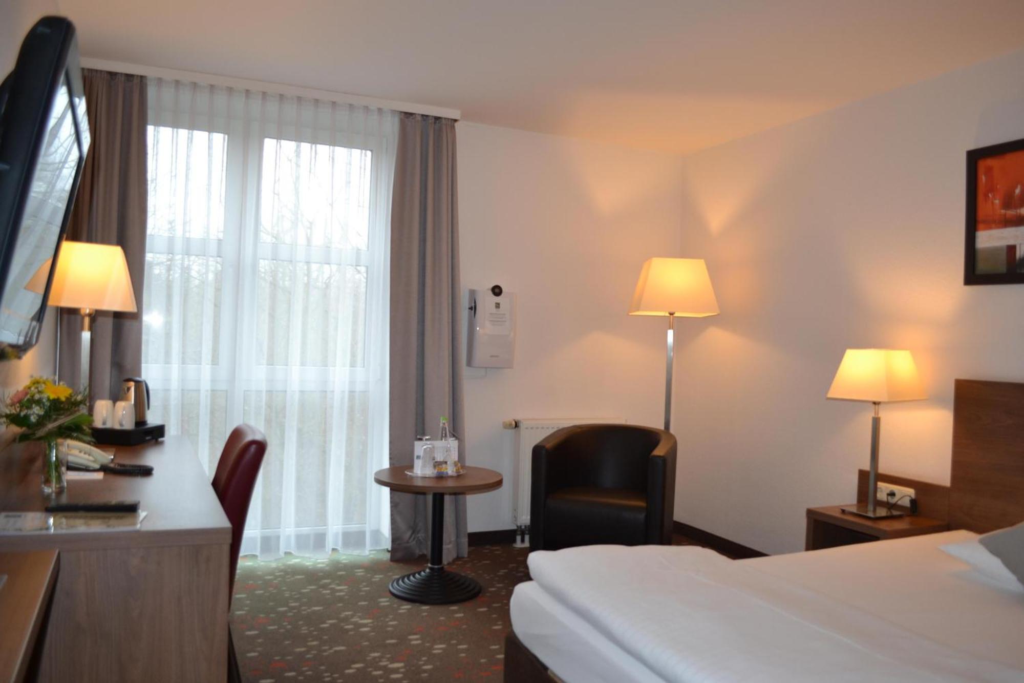 Standard Queen Room