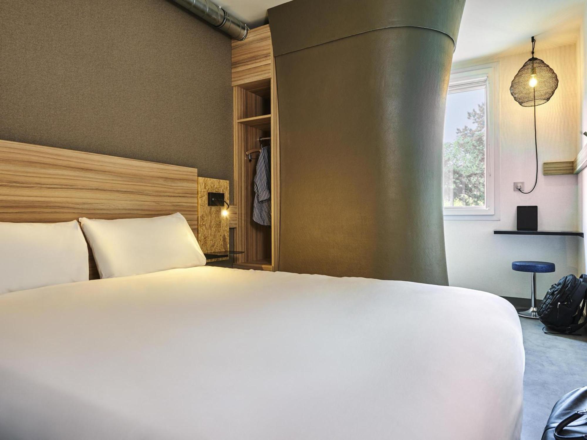 Chambre Pop avec Lit Double