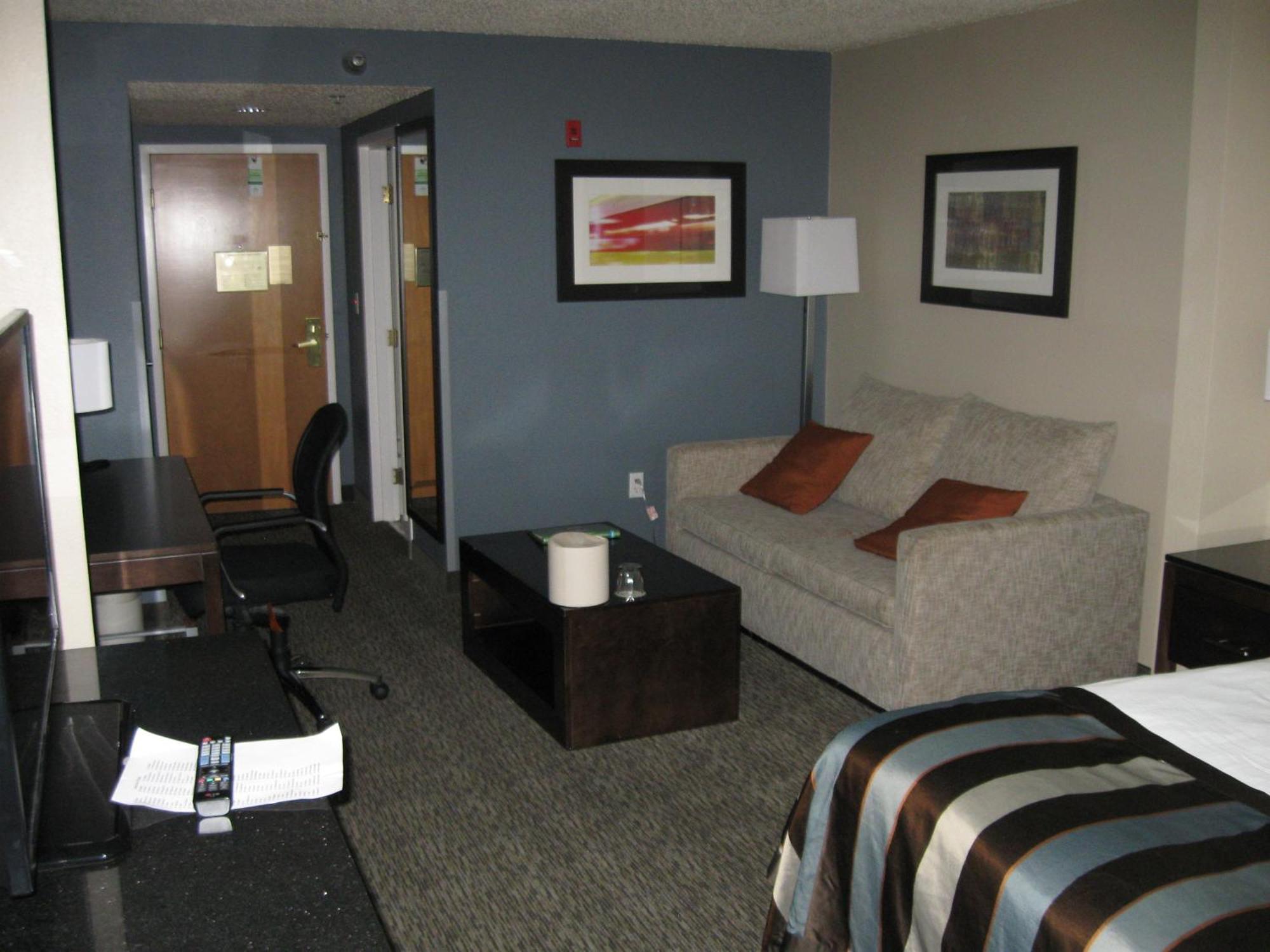 Deluxe King Room - Non-Smoking