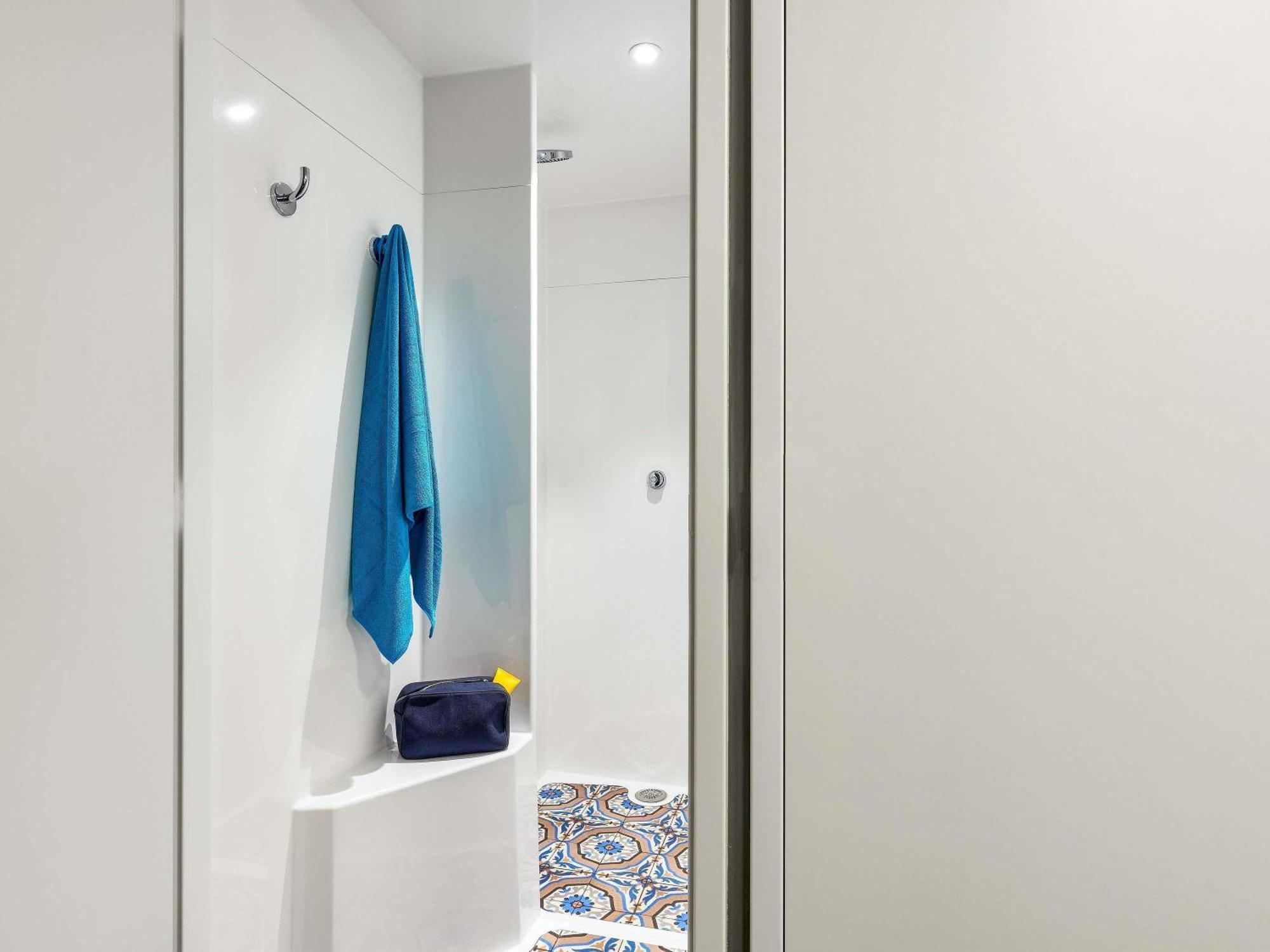 Tandem Room