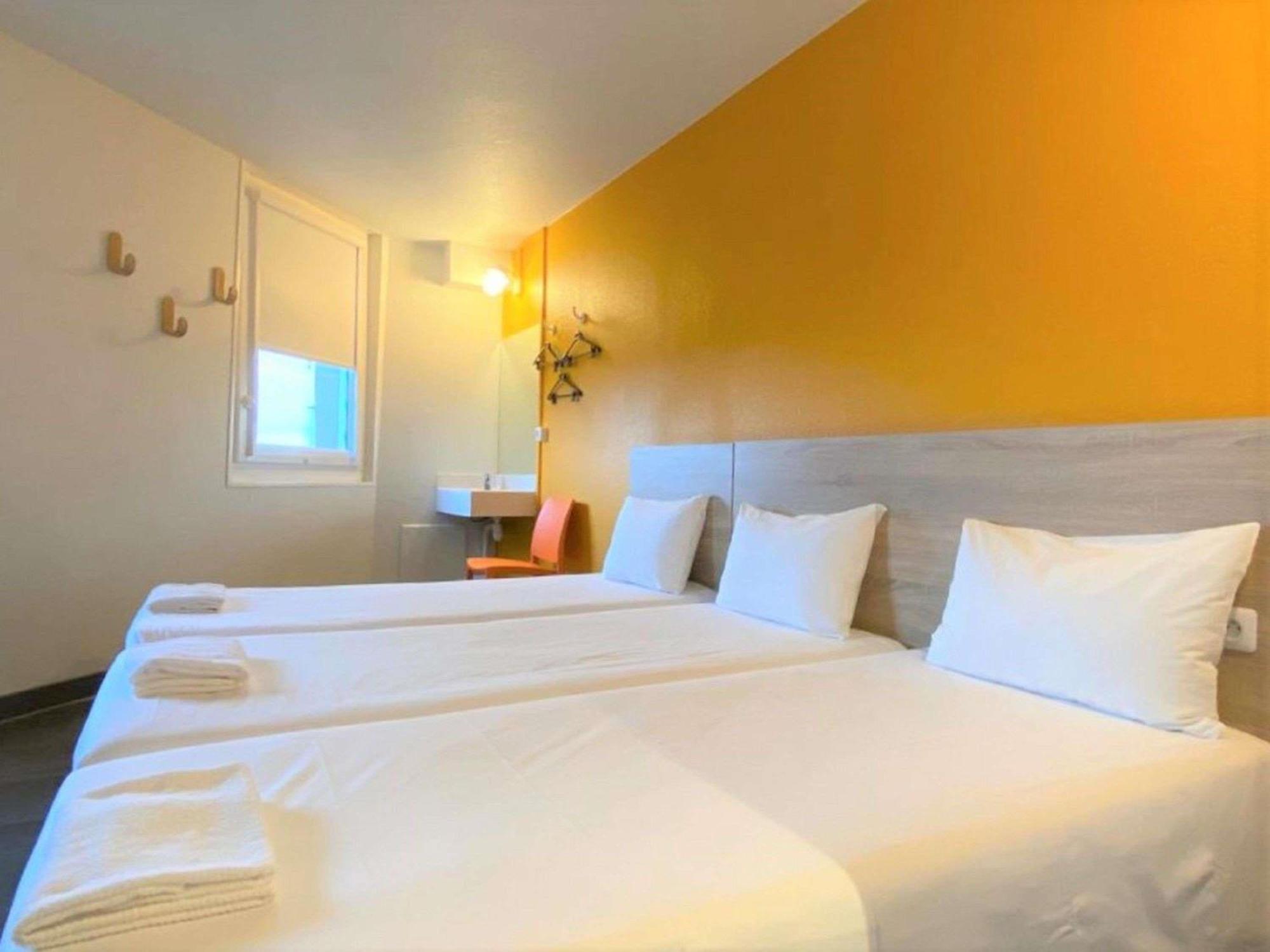 Room Two Single Beds Extra Bed