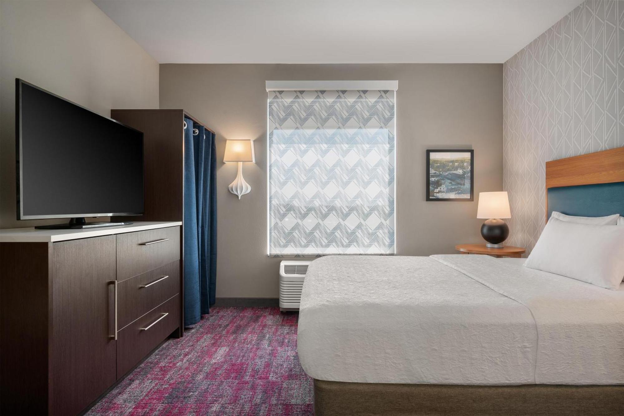 One-Bedroom Queen Suite - Non-Smoking