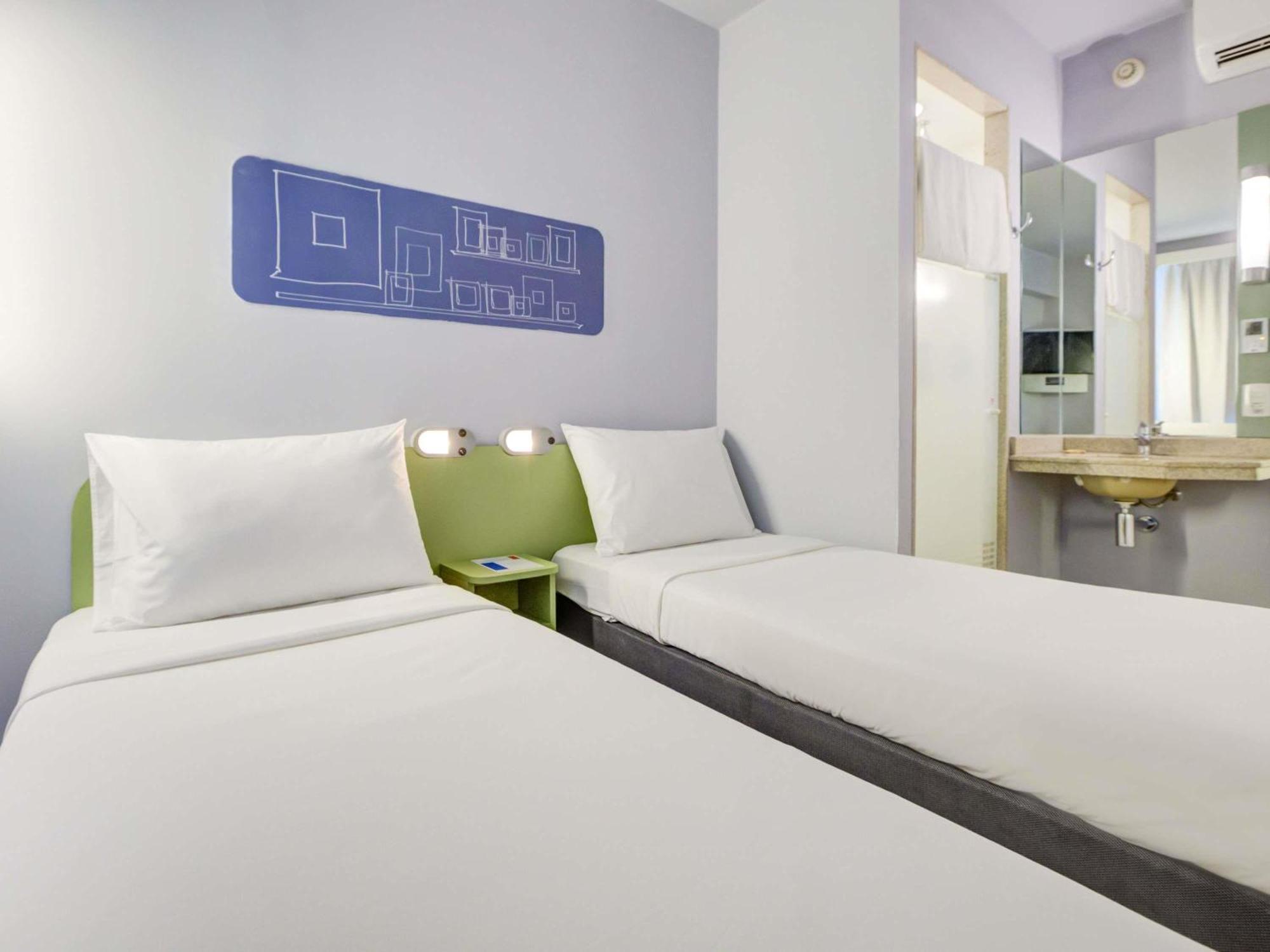 Apartment Twin Beds