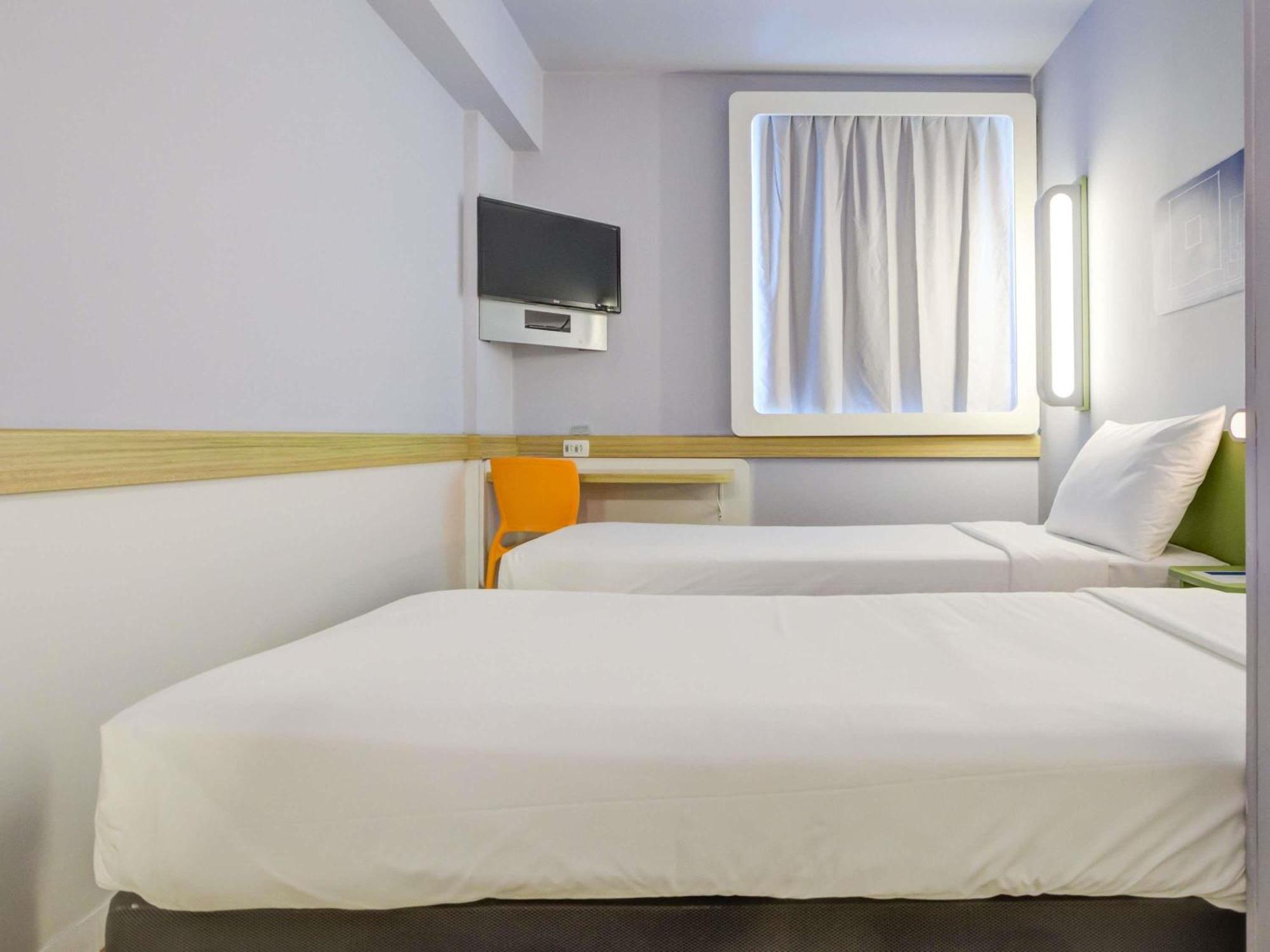 Apartment Twin Beds