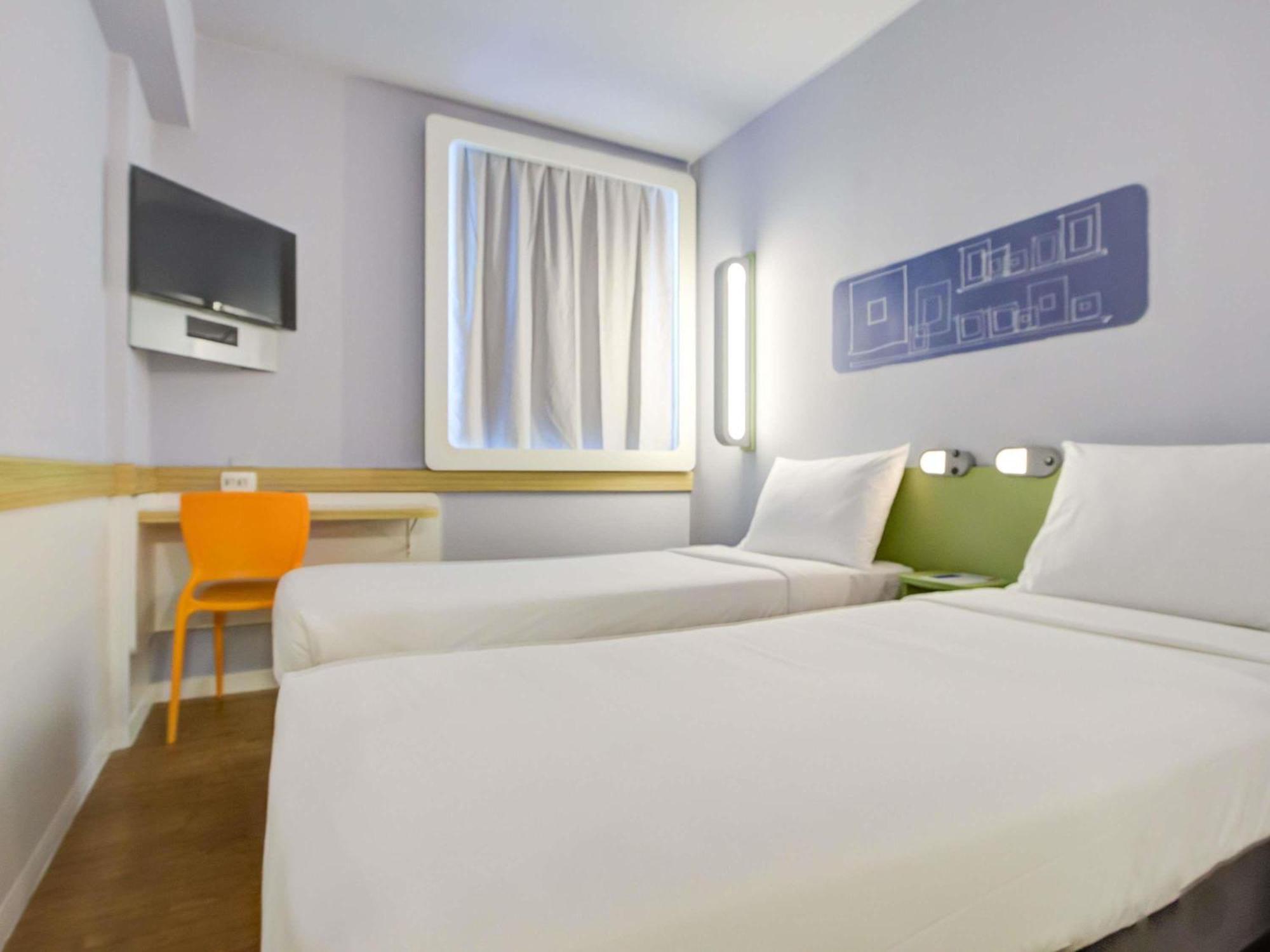 Apartment Twin Beds