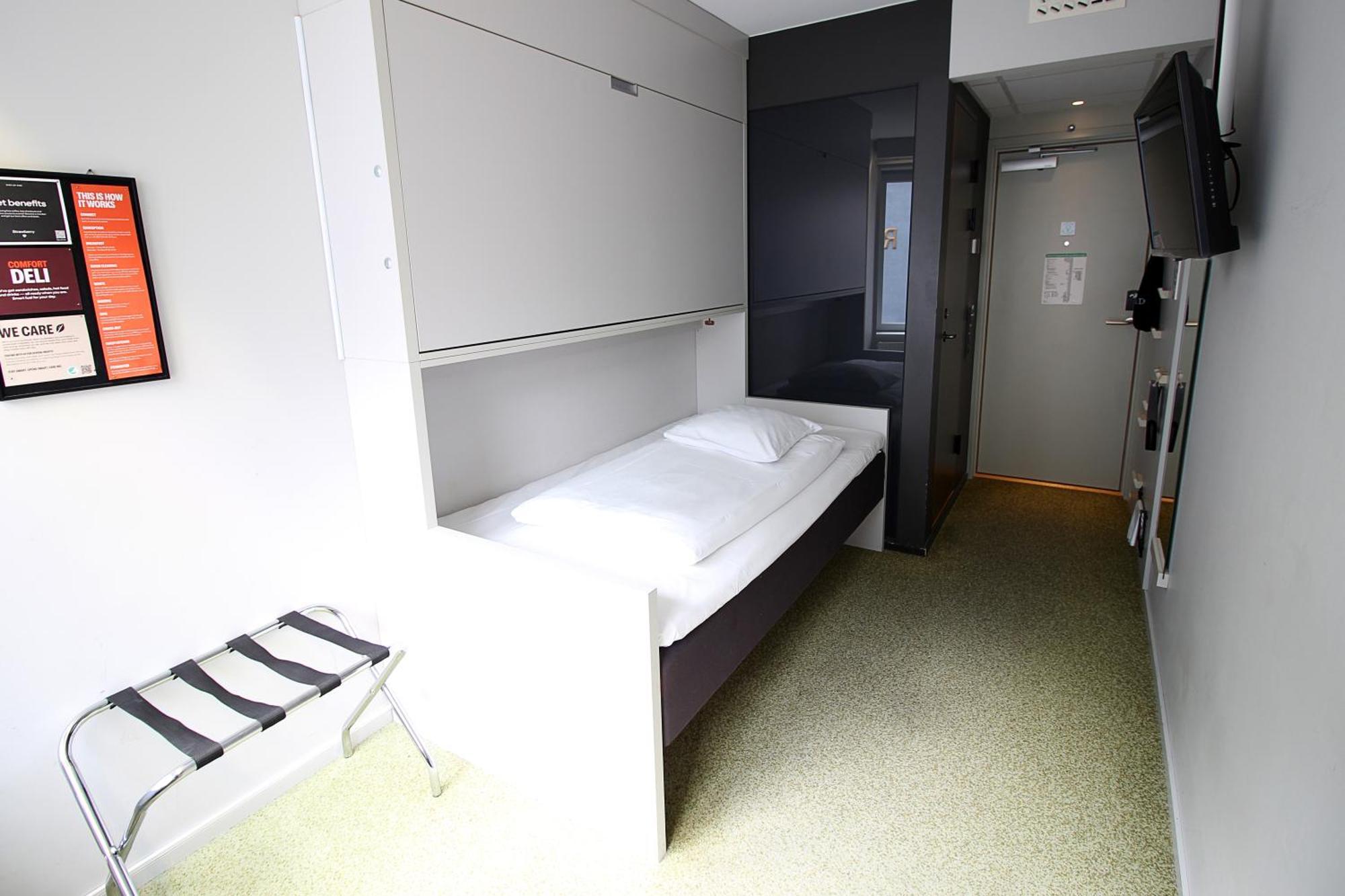 Compact Twin Room