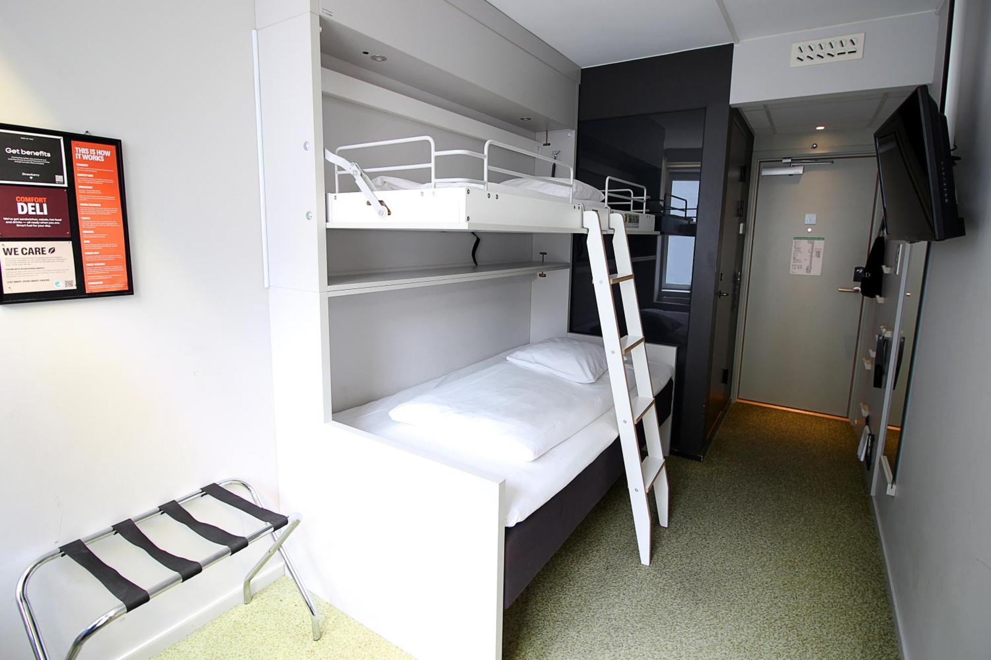 Compact Twin Room