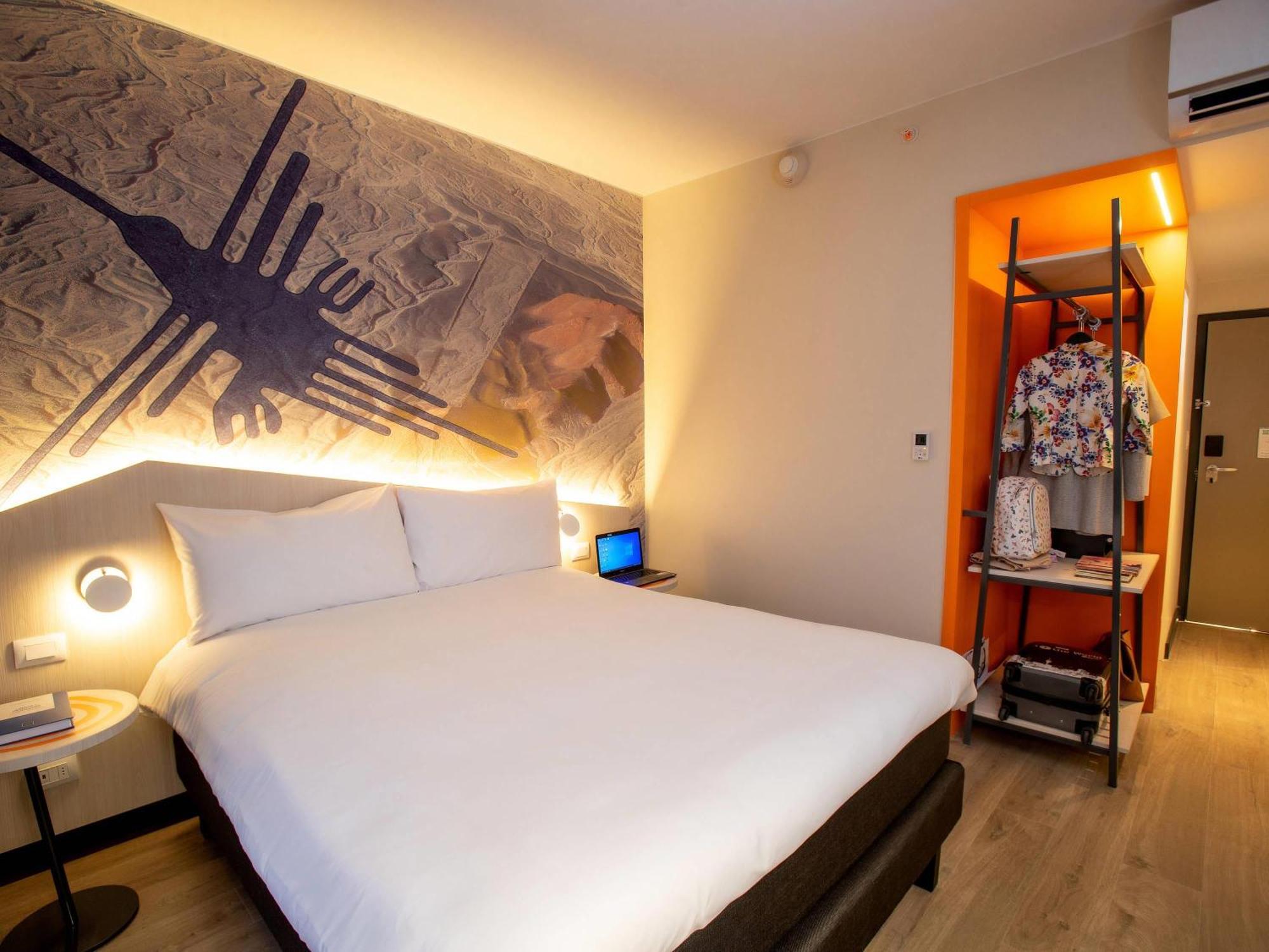 Standard Queen Room