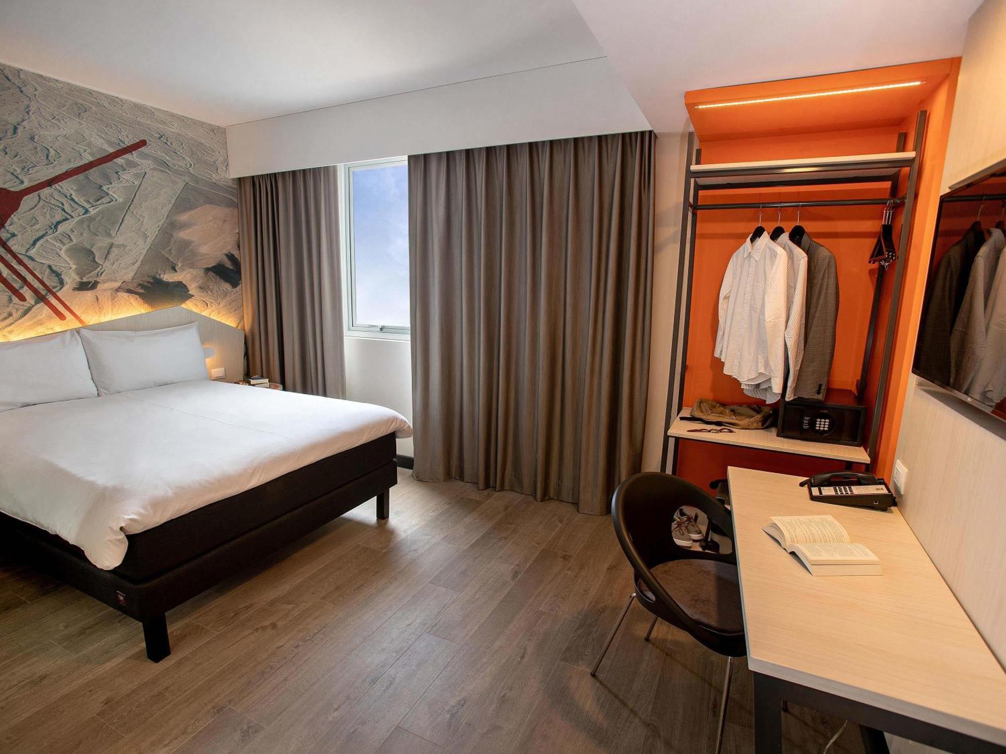 Standard Queen Room