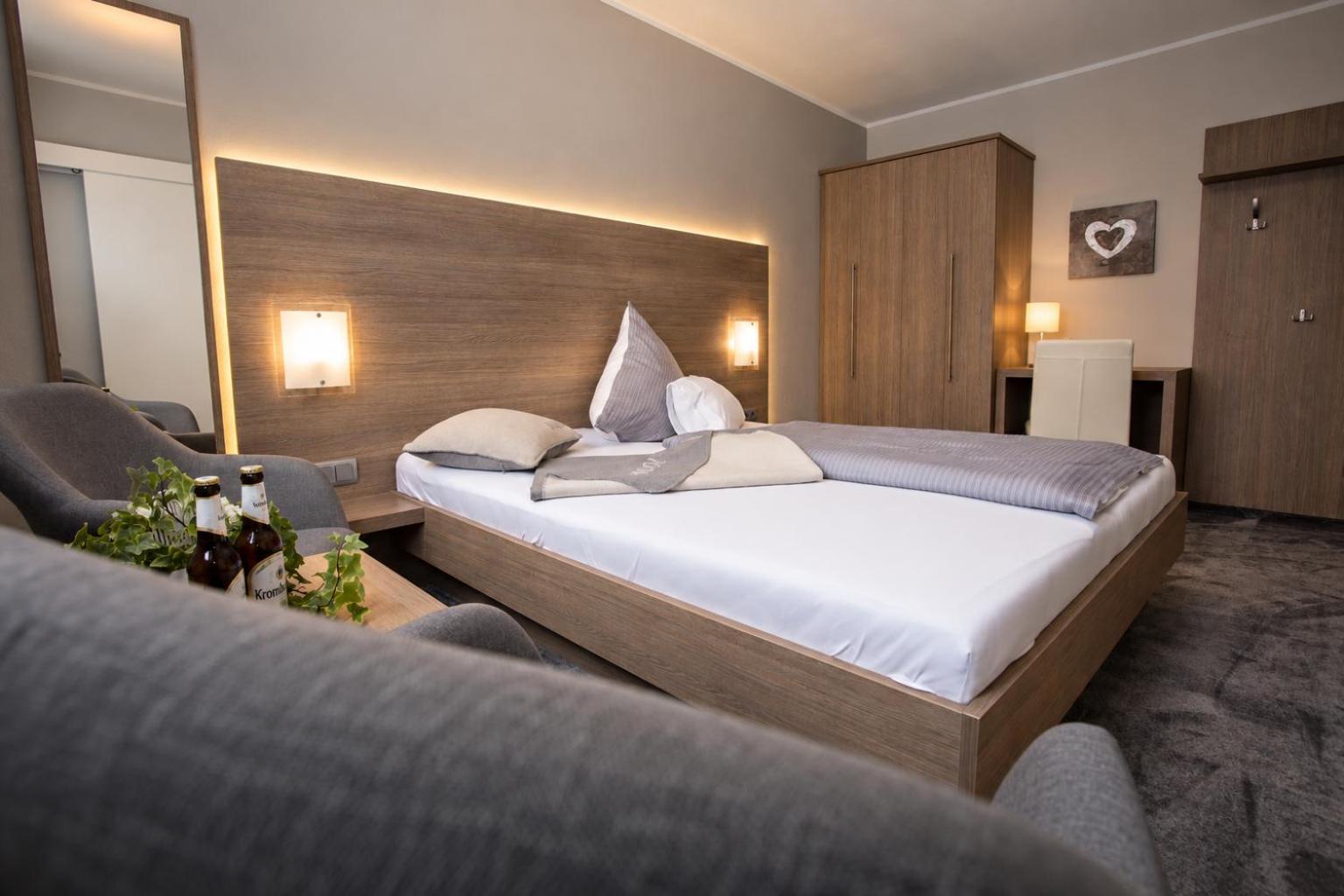 Budget Double Room Souterrain or Top Storey Location Guesthouse