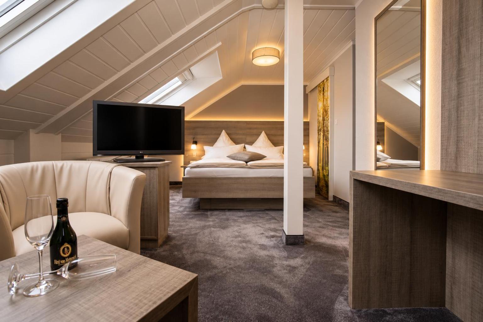 Budget Double Room Souterrain or Top Storey Location Guesthouse