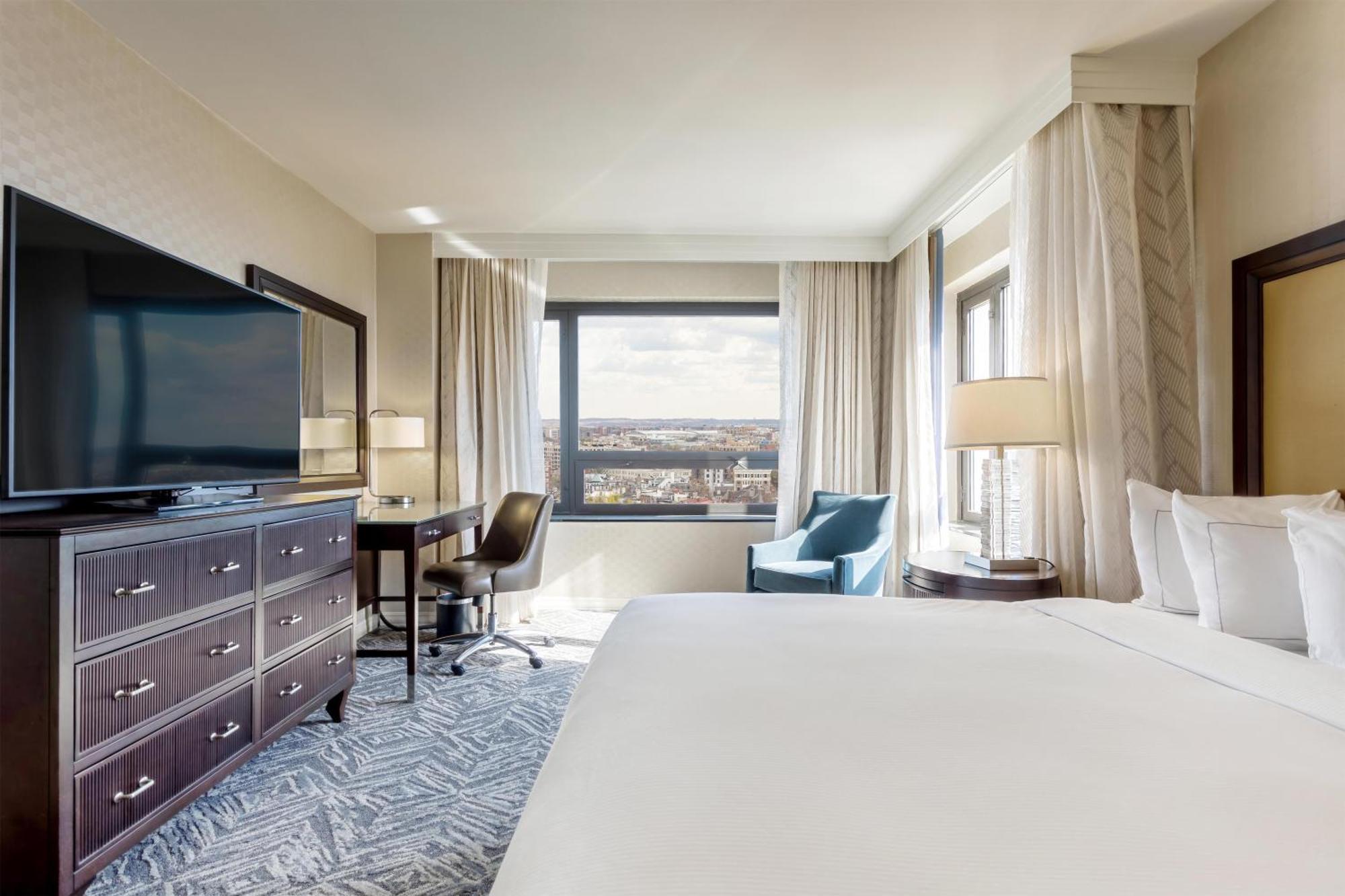 King Room Tub Mobility Hearing Access