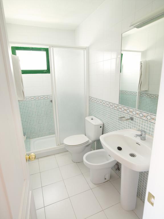 Superior One-Bedroom Apartment Balcony,577576185:JPEG