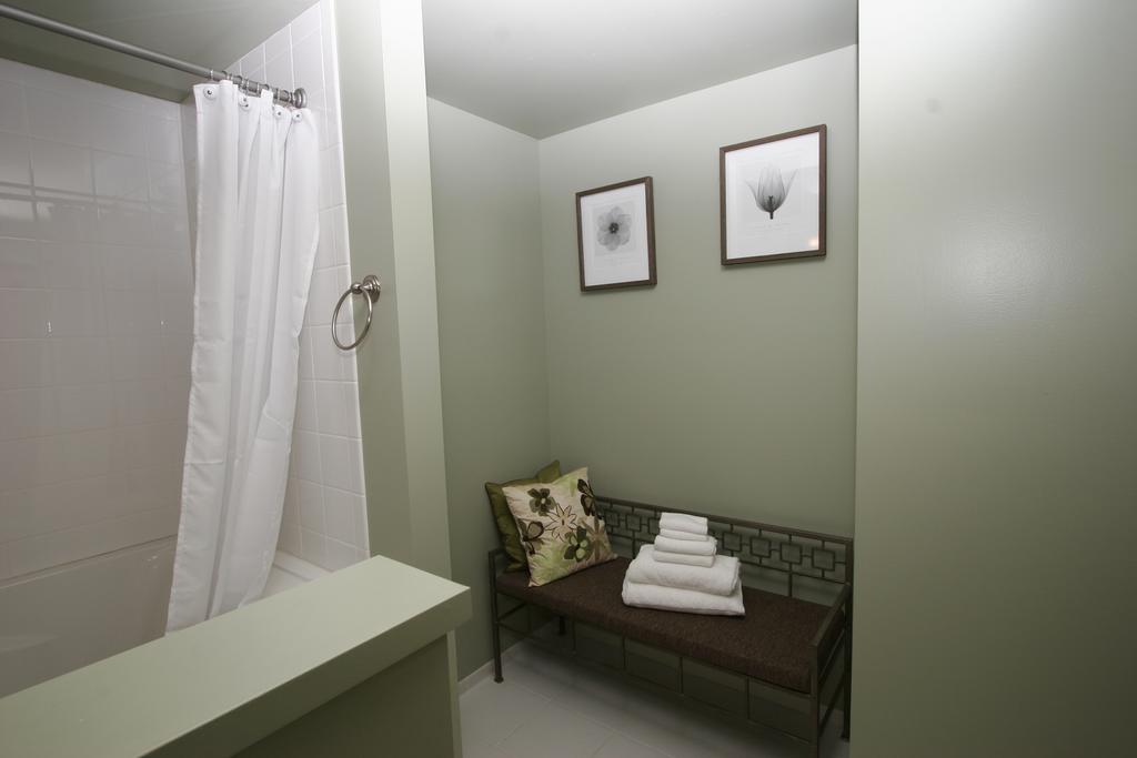 Deluxe Queen Suite