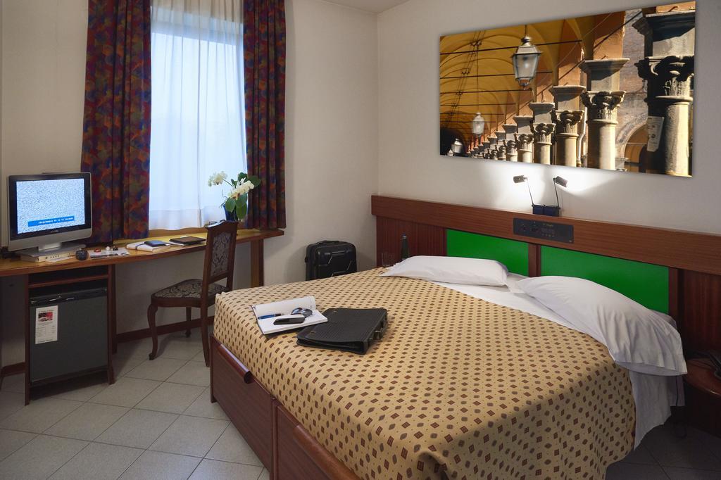 Budget Double or Twin Room,641727855:JPEG