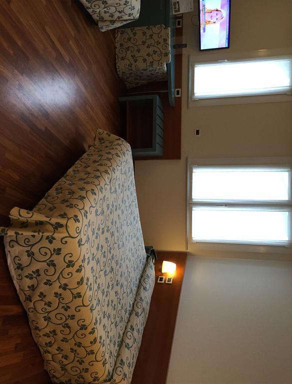 Standard Family Room,697580400:JPEG