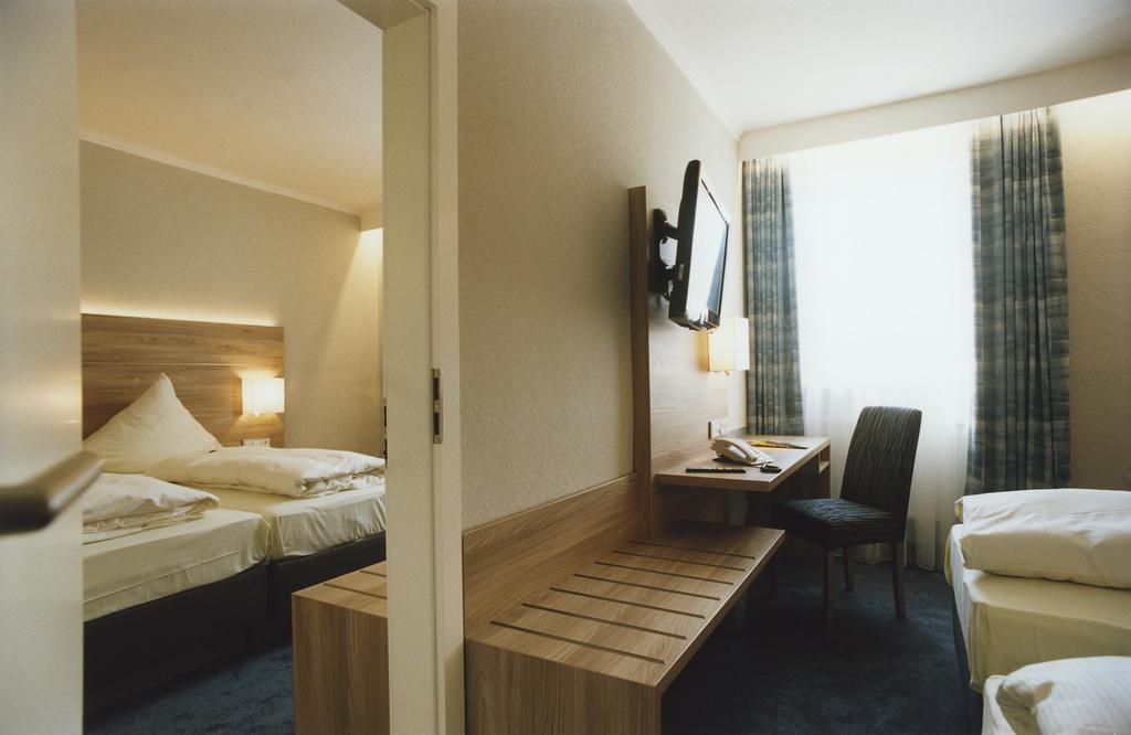 Standard Family Room Connecting Door