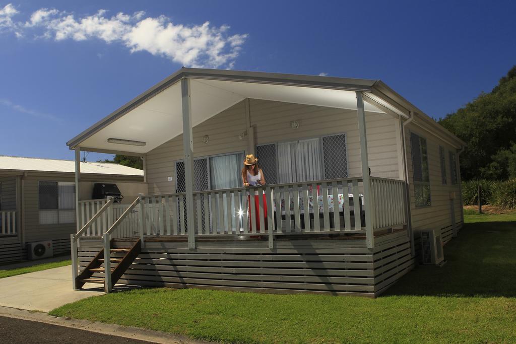 Deluxe Three-Bedroom Cabin (6 Guests)