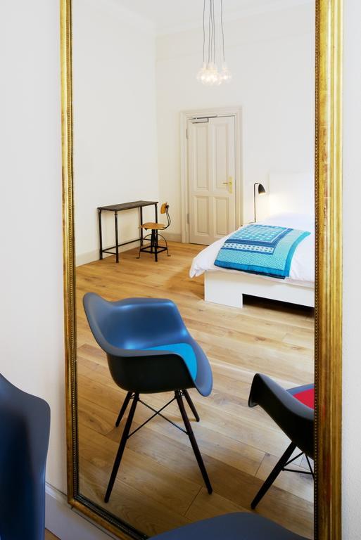 One-Bedroom Apartment Sofa Bed