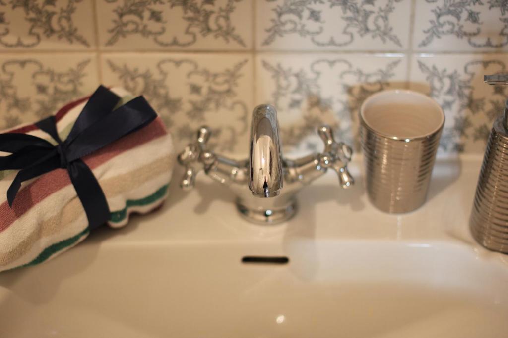 Single Room Private External Bathroom