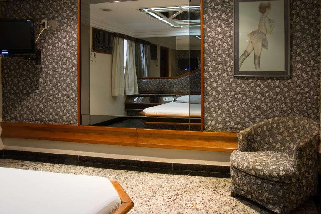 Suíte Luxo com Banheira de Hidromassagem