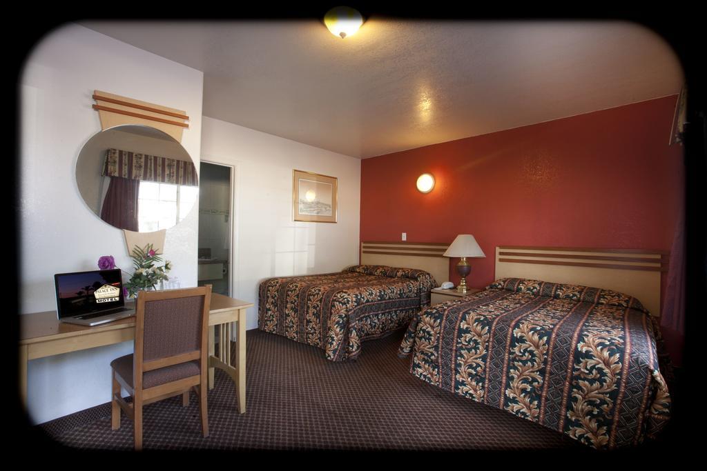 Deluxe Double Room with Two Double Beds and Kitchen