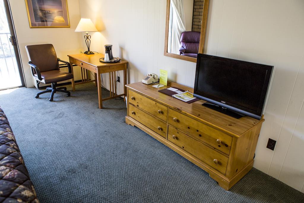 Queen Room with Two Queen Beds with River View