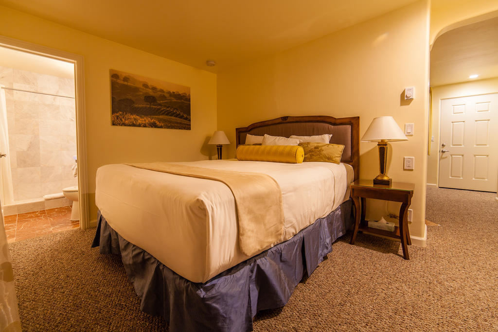 Deluxe King Suite