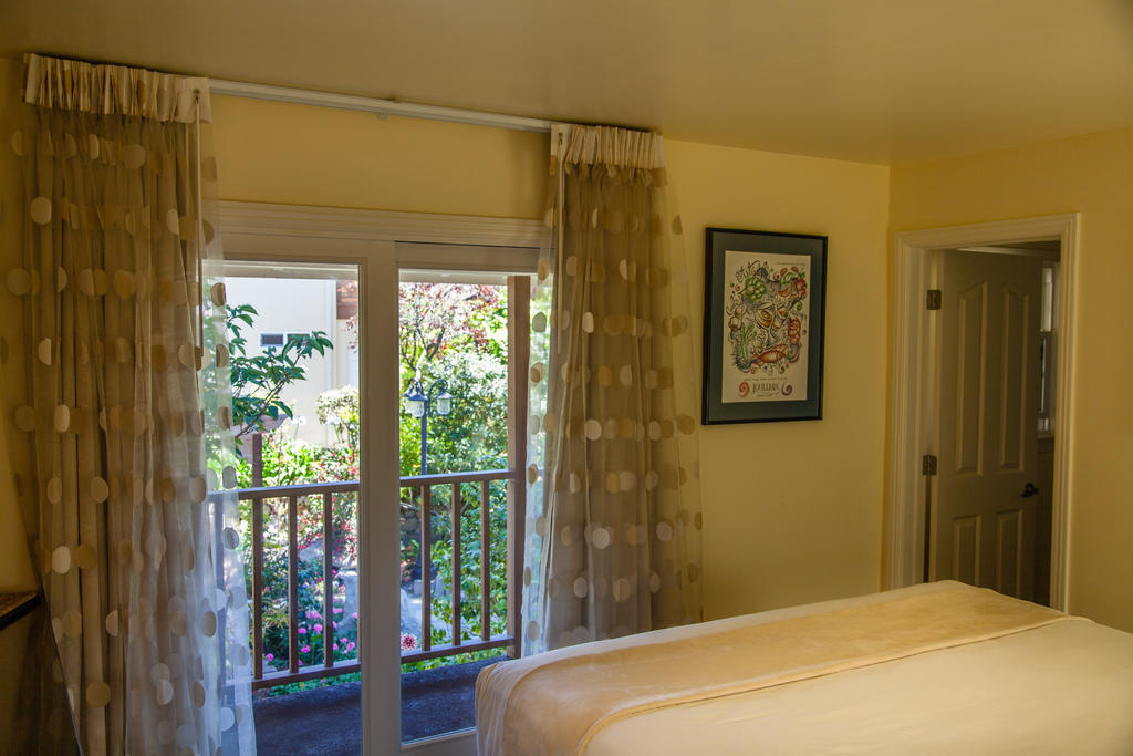 Deluxe King Suite