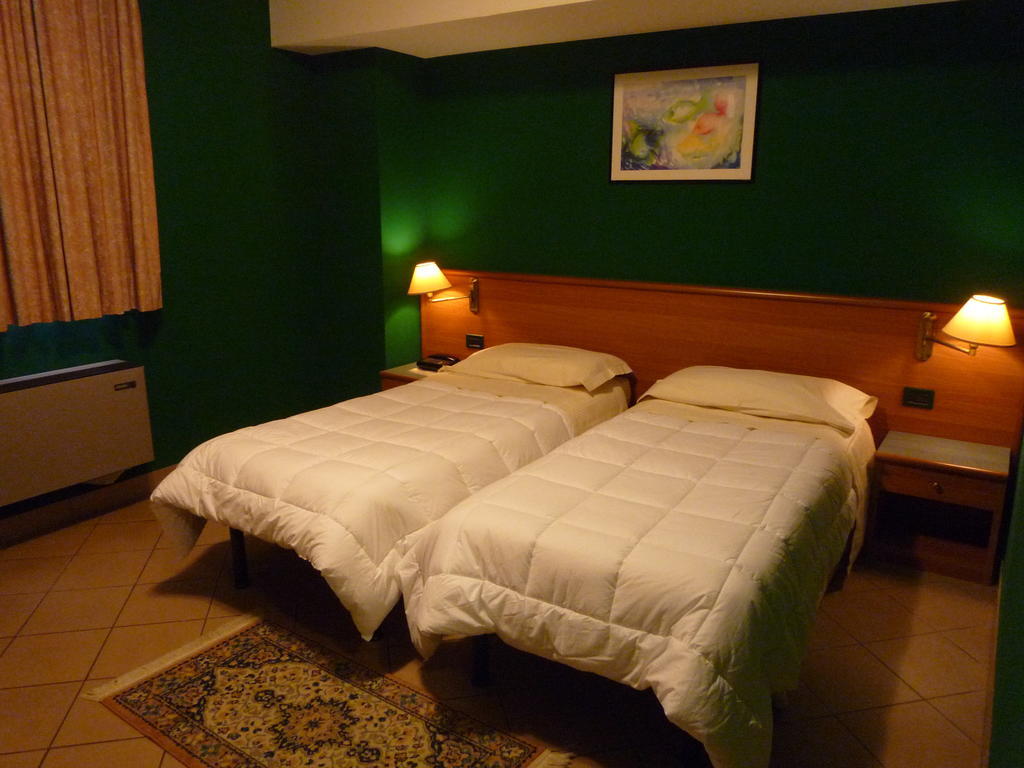 Twin Room,247901841:JPEG