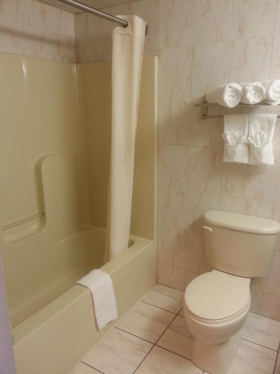 Queen Room with Two Queen Beds with Spa Bath -Ocean Front