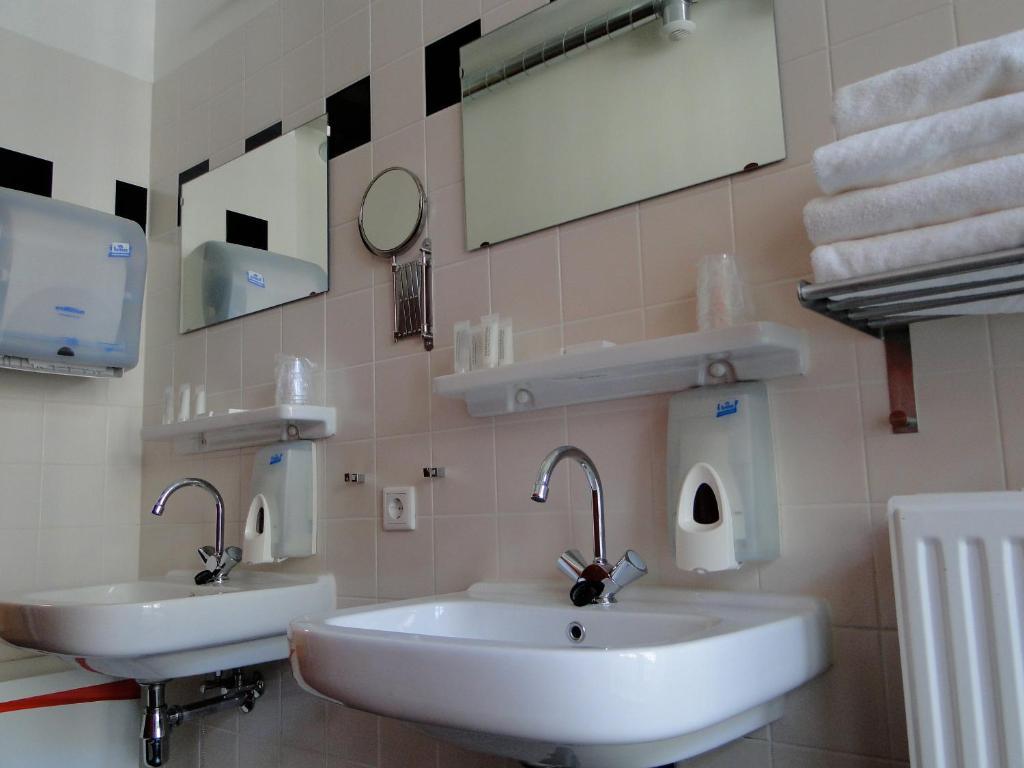 Single Room,118932088:JPEG