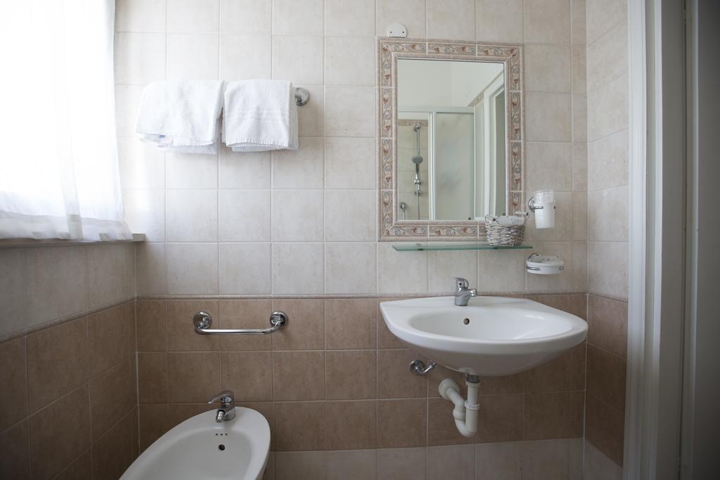 Double or Twin Room,253985729:JPEG