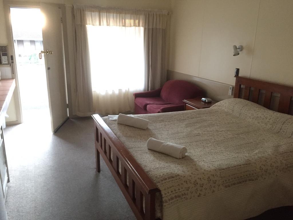 Deluxe Queen Room (Non - Pet Room)