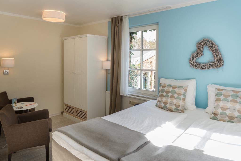Middle Double Room