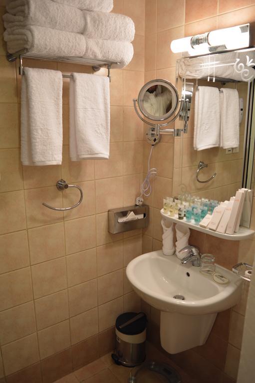 Triple Room with City View