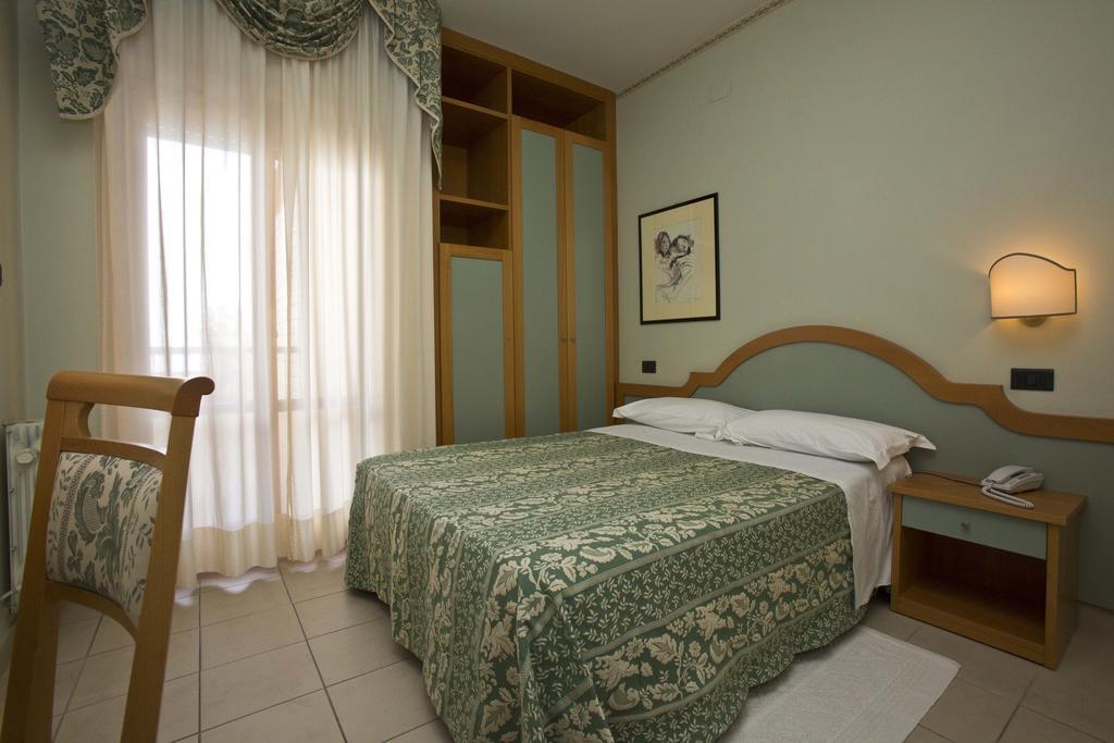 Single Room Balcony,318314249:JPEG