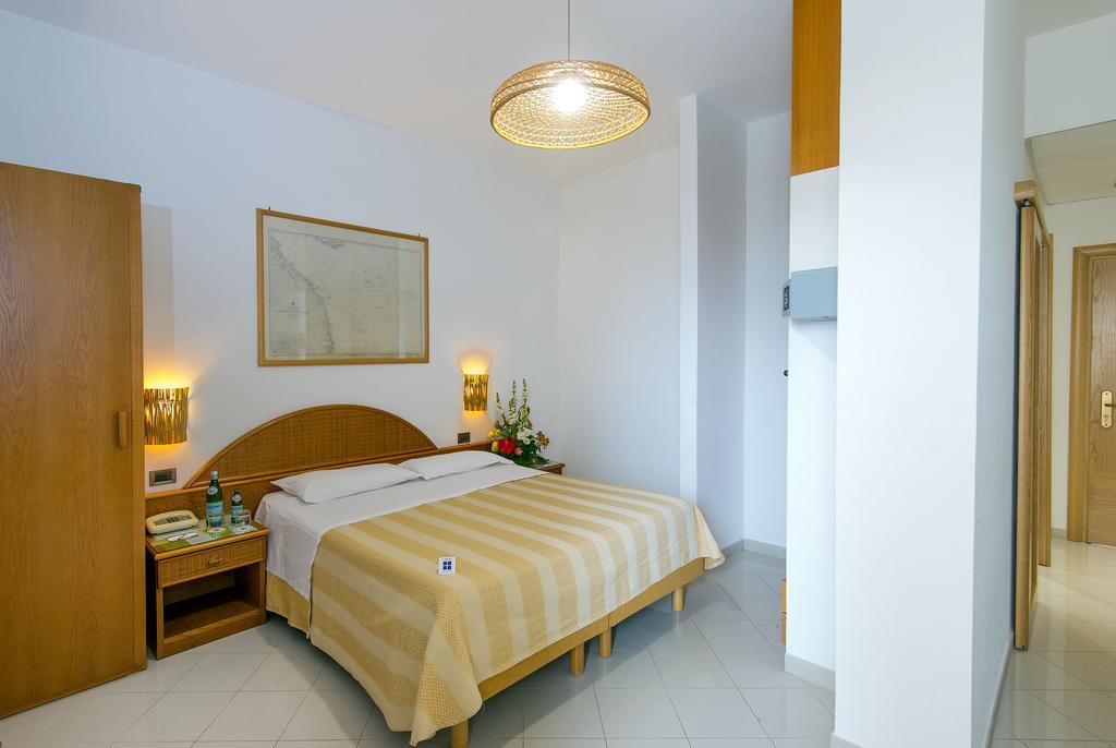 Standard Double or Twin Room,258820865:JPEG
