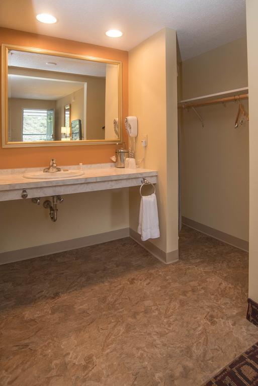 Double Room with Two Double Beds - Non-Smoking
